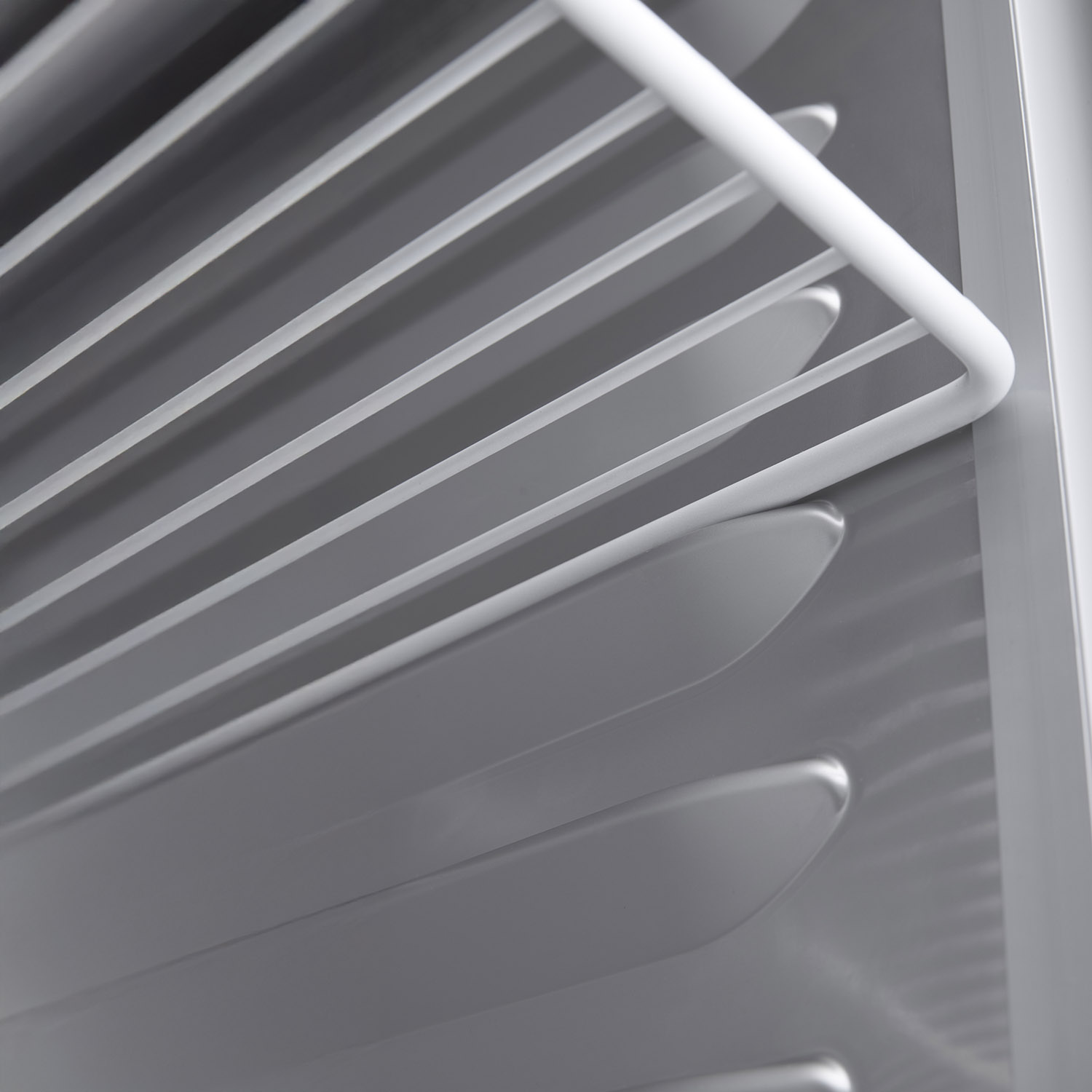 Gastro-Kühlschrank OASIS SP80 MT 700 Liter GN 2/1, Innenraum mit Auflagerippen