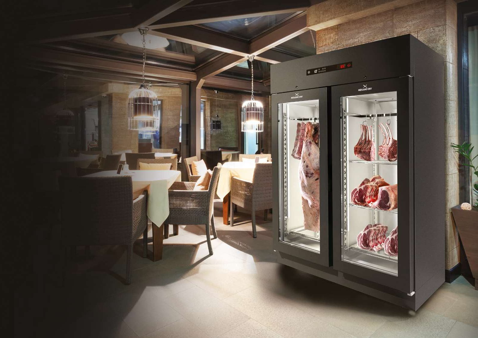 Afinox Mekano Dry 1400 Reifeschrank im Restaurant mit Dry Aged Beef